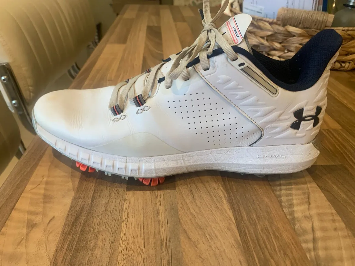 Golf shoes - Image 1