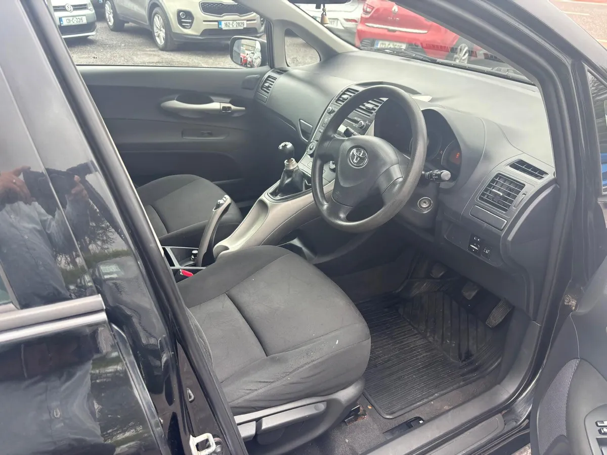 Toyota Auris 2008  PETROL 1.4 - Image 3