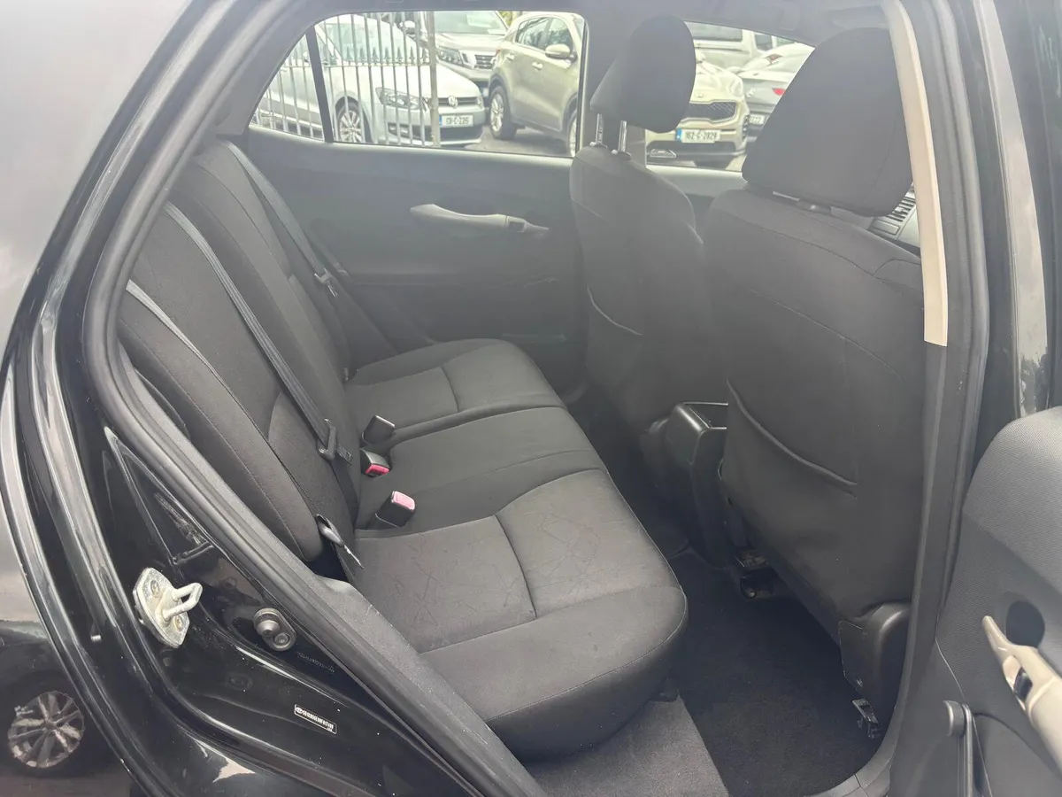 Toyota Auris 2008  PETROL 1.4 - Image 4