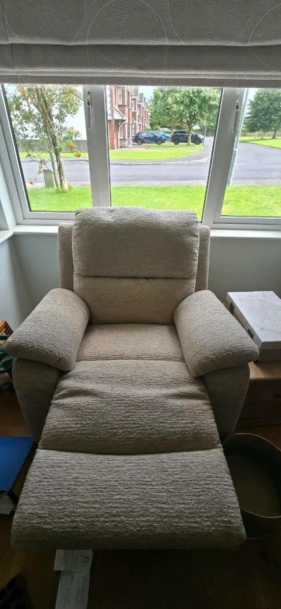 Couch & 2 chairs - Image 2