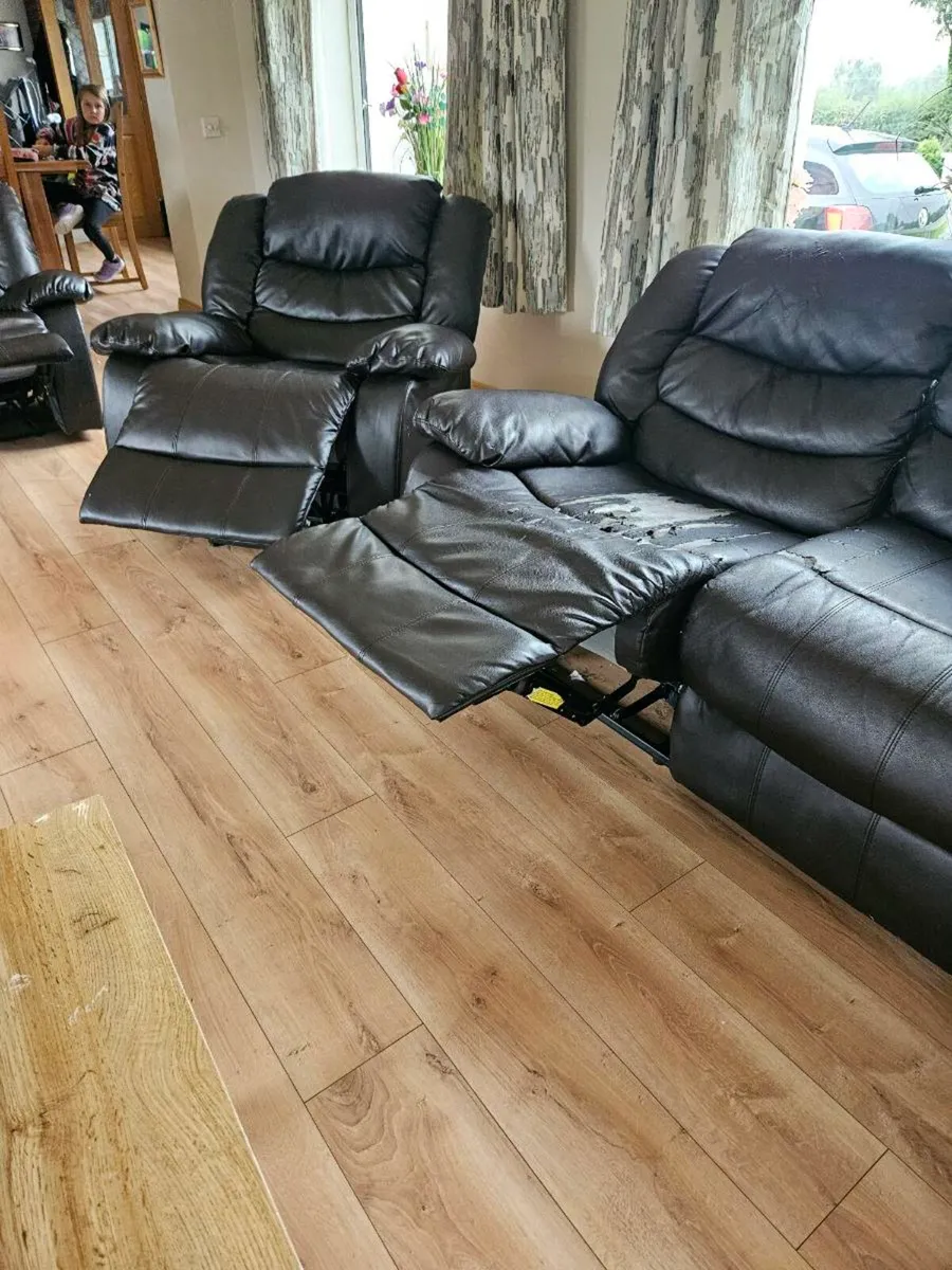 3 Seater recliner 2 Seater recliner 2 x Arm chairs - Image 2