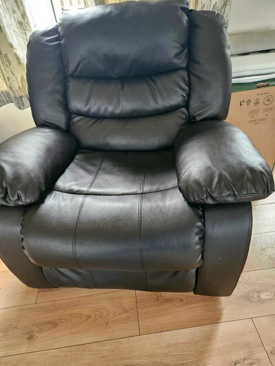 3 Seater recliner 2 Seater recliner 2 x Arm chairs - Image 3