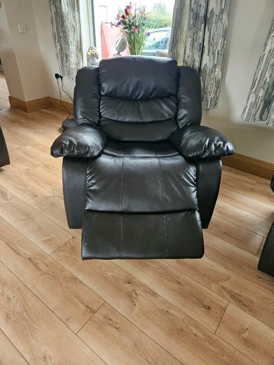 3 Seater recliner   2 x Arm chairs - Image 3