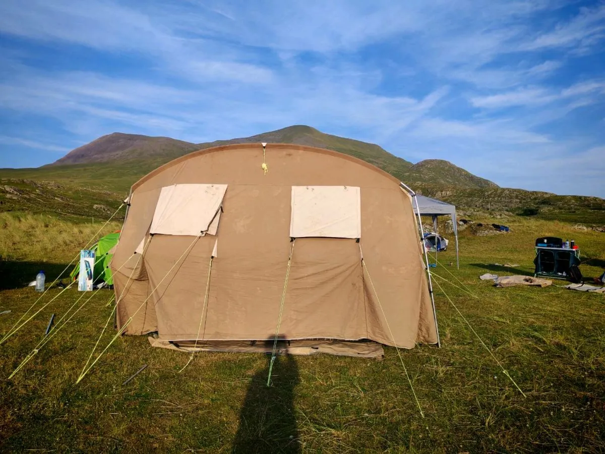 Royal Winnipeg 6-Person Tent – Excellent Condition - Image 2