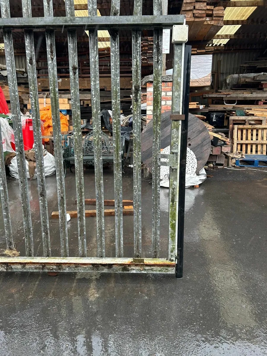 Rolling Palsade Galvanised Gates - Image 3