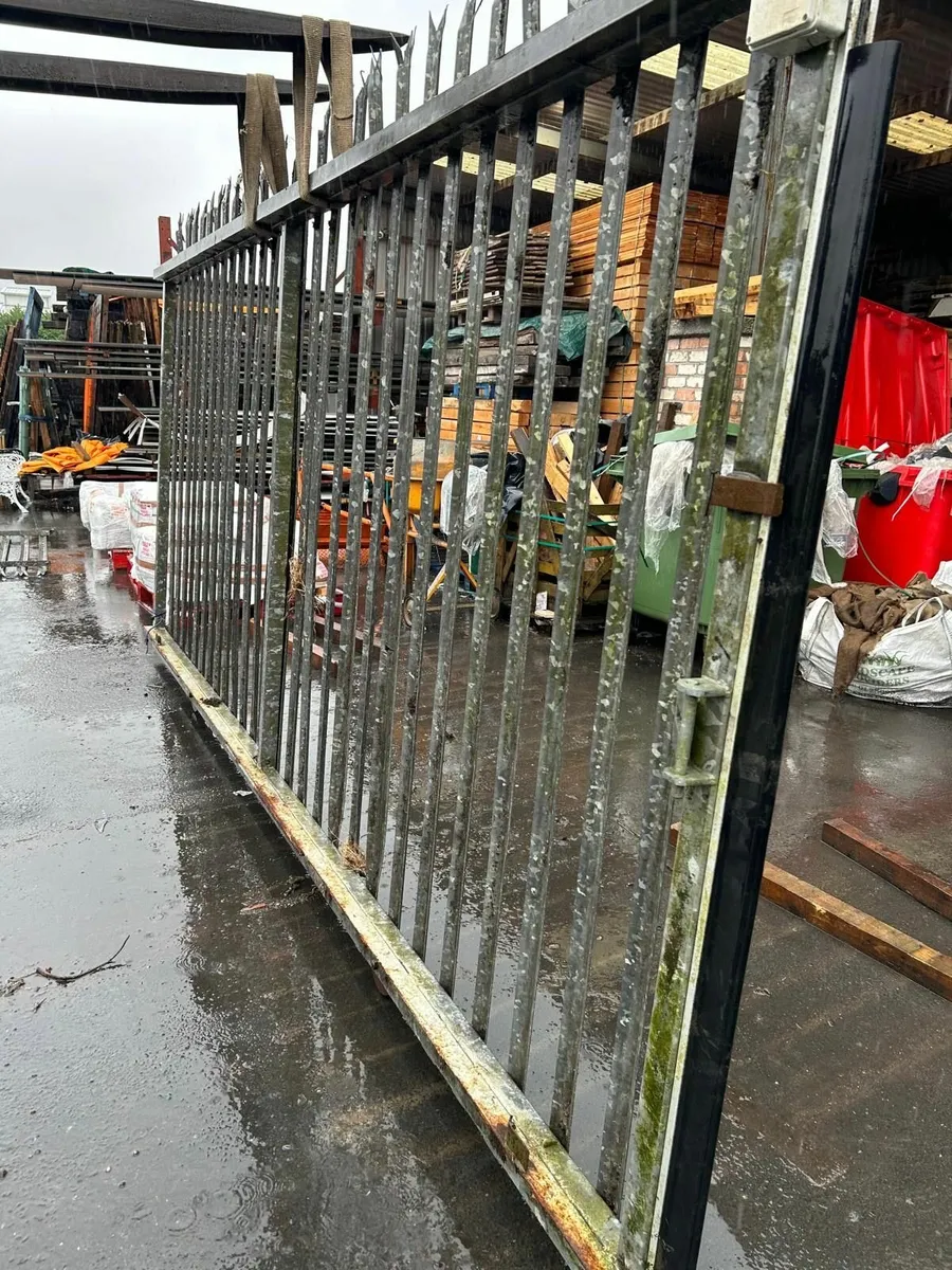 Rolling Palsade Galvanised Gates - Image 4