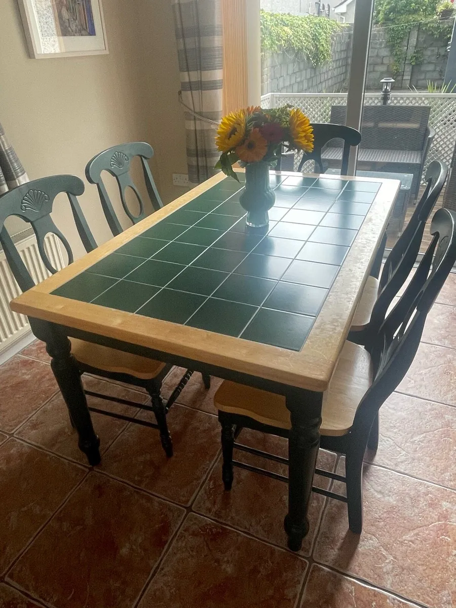 Dining table and chairs - Image 1