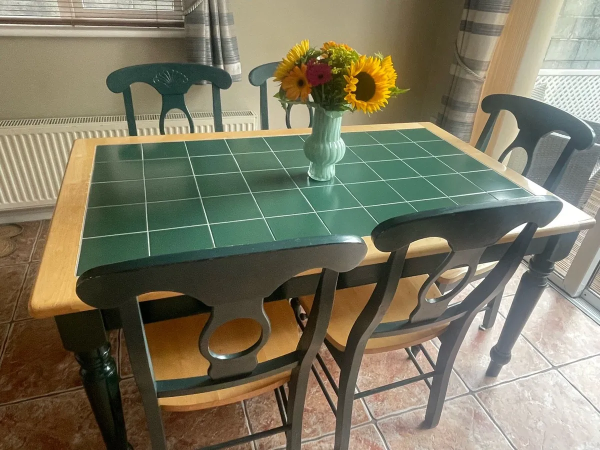 Dining table and chairs - Image 2