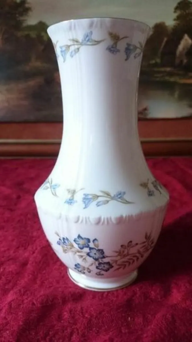 7.5" Royal Grafton England Canterbury Pattern Vase - Image 4