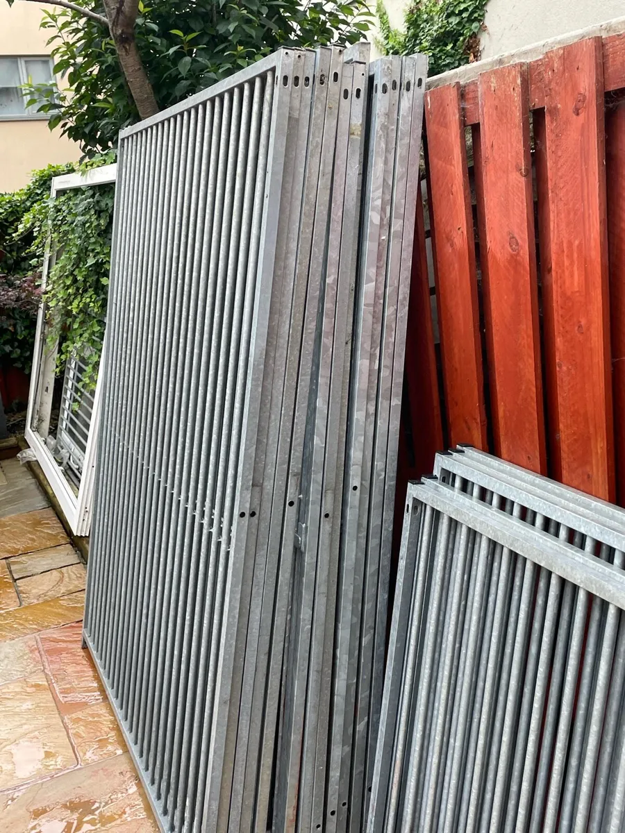 Dog pens - Image 2