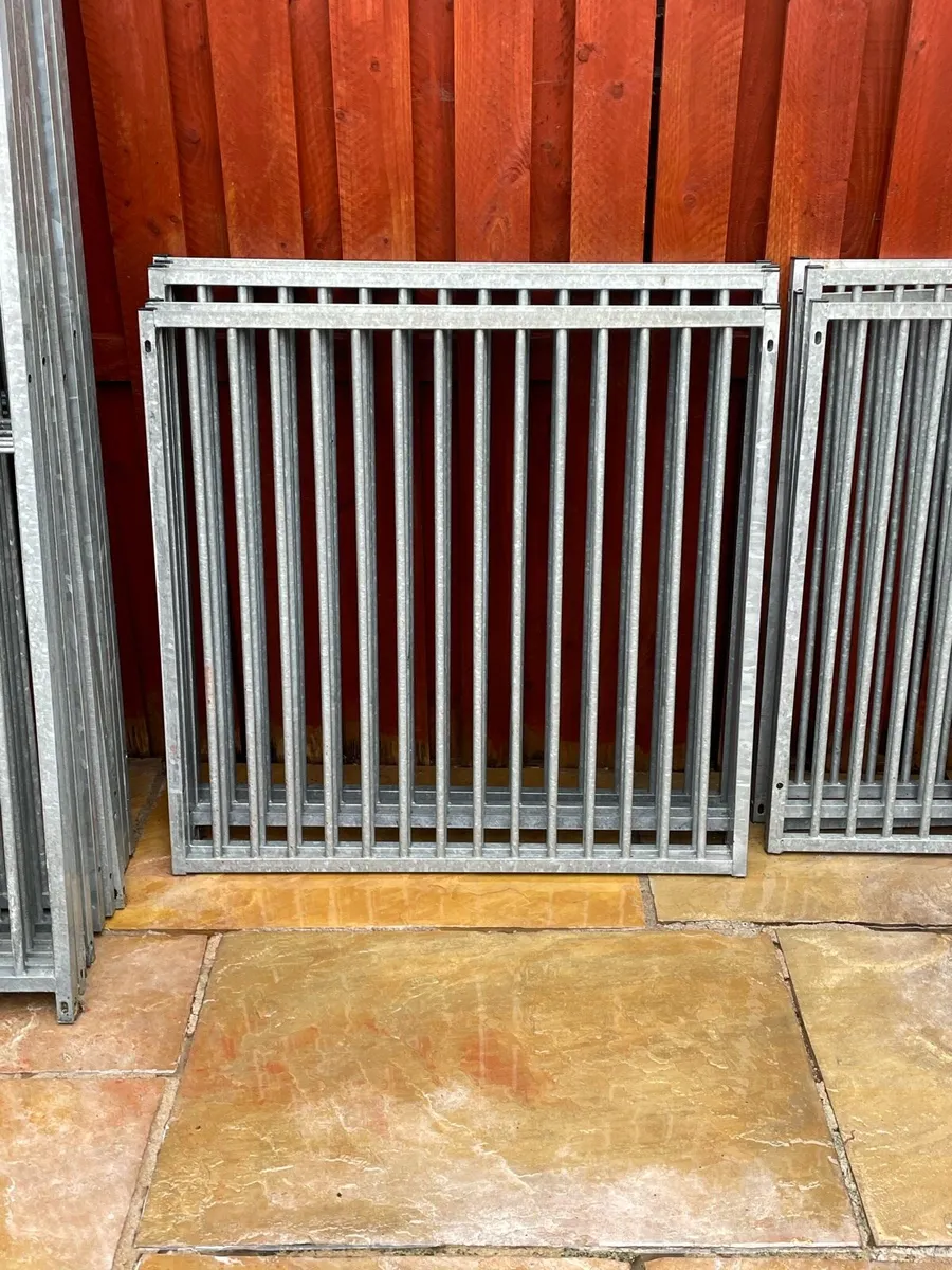 Dog pens - Image 3