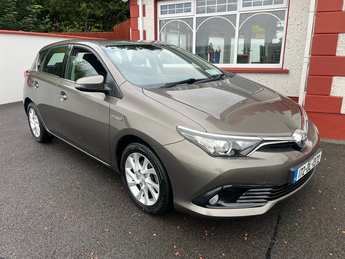 2017 Toyota auris petrol hybrid business auto - Image 1