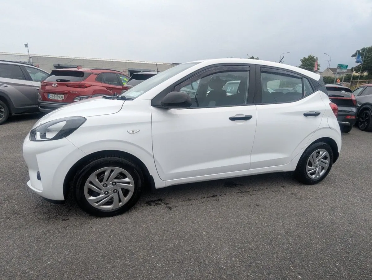 Hyundai i10 1.0i Classic  just IN - Image 3