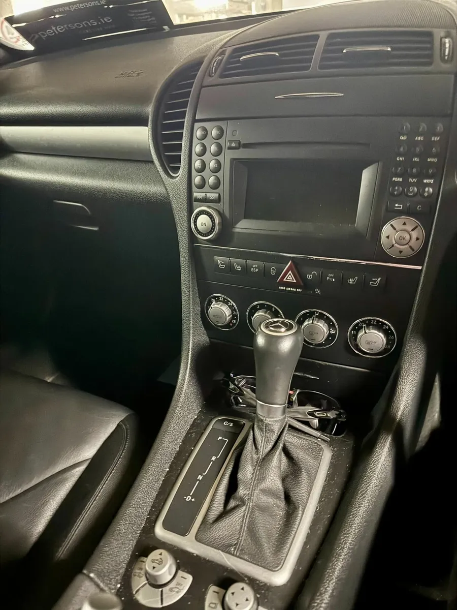 Mercedes-Benz SLK 2009 - Image 2