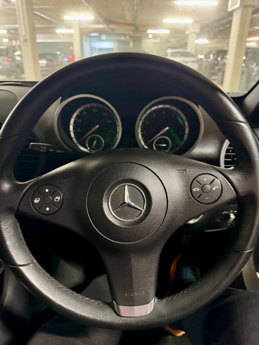 Mercedes-Benz SLK 2009 - Image 3