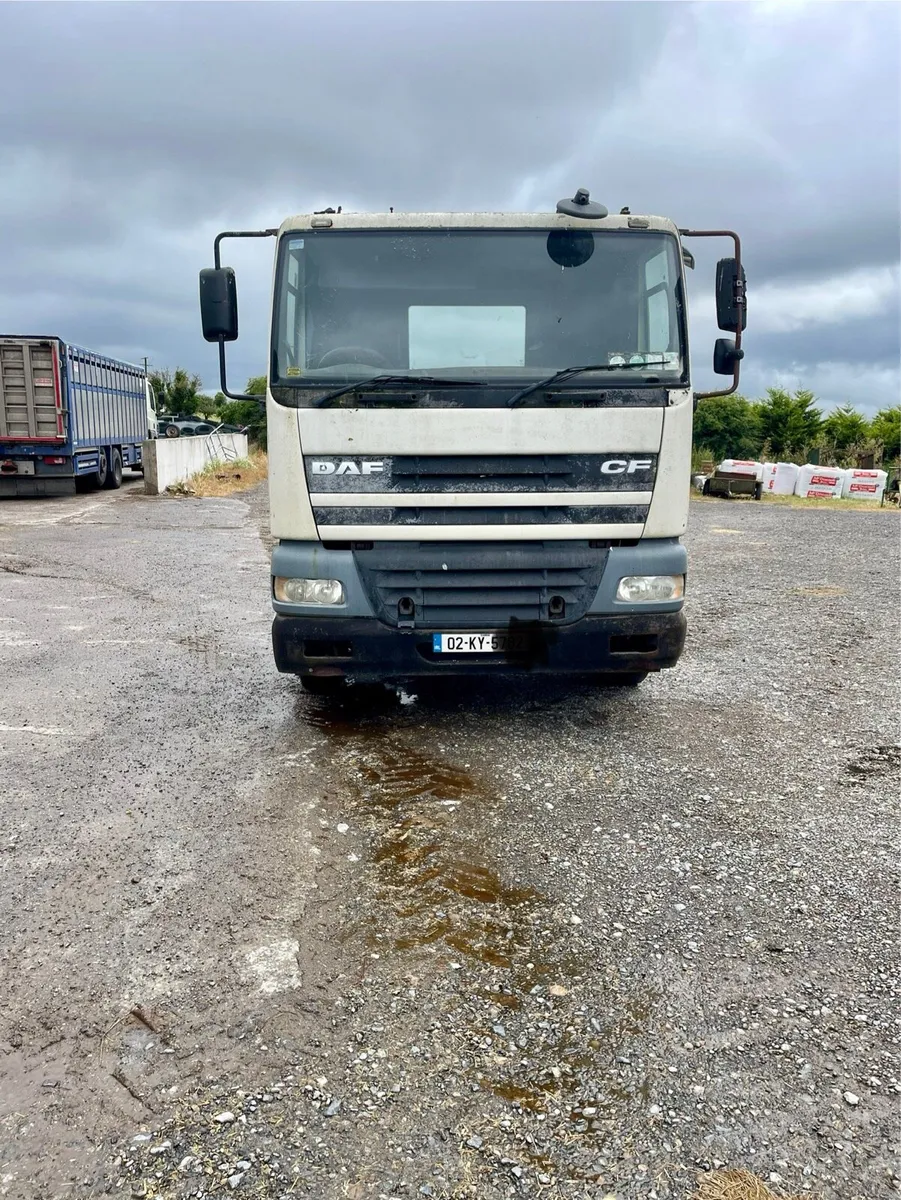 DAF truck, Cab and chassis - Image 2