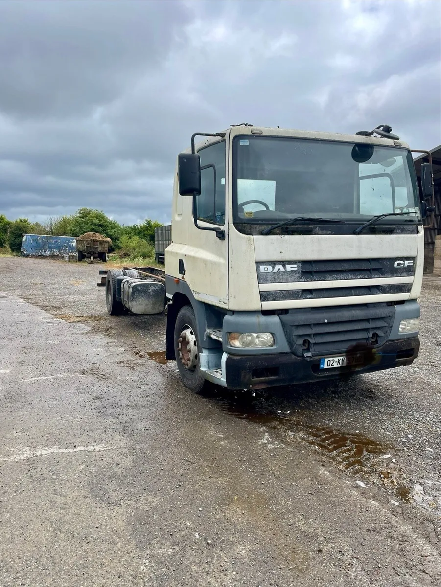 DAF truck, Cab and chassis - Image 3