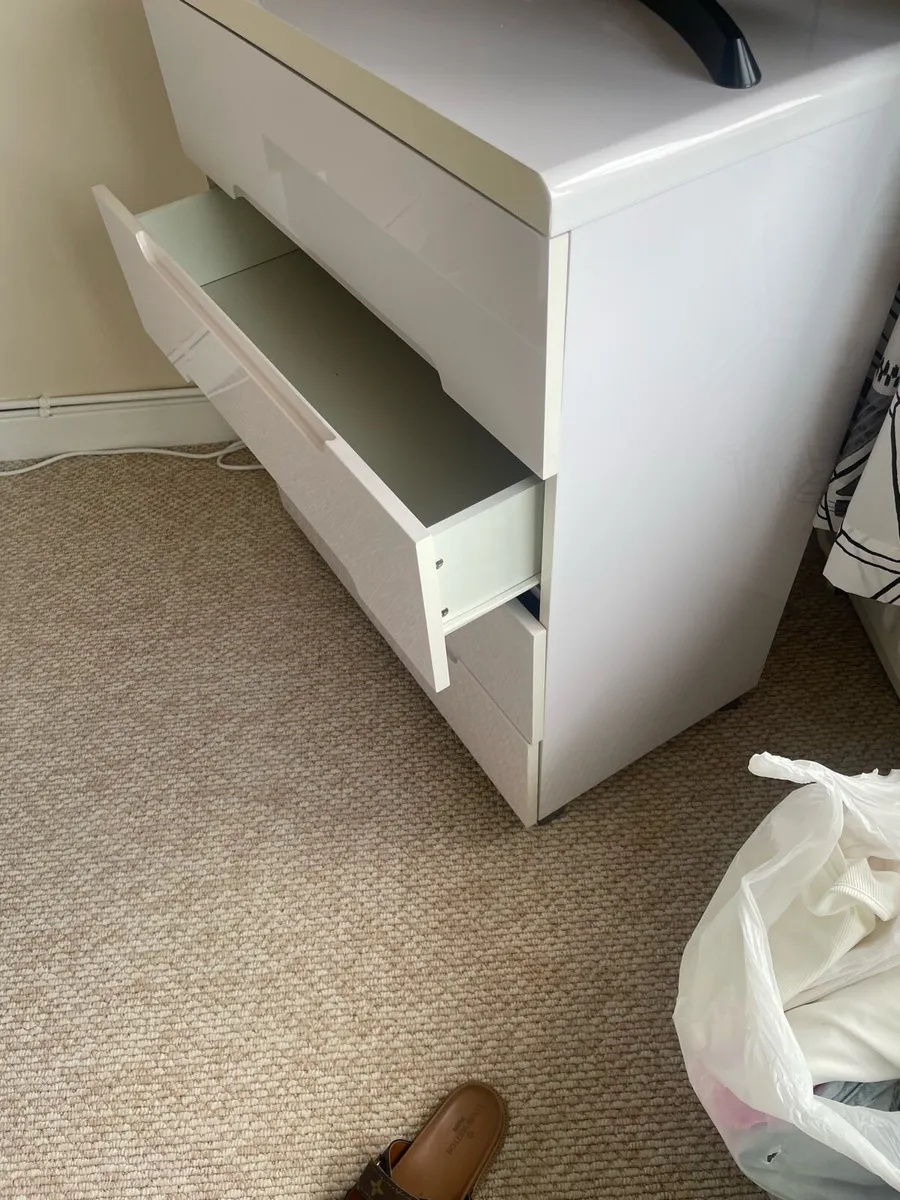 chest of drawers - Image 2