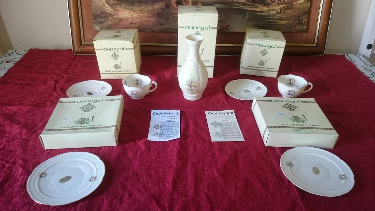 7 Pc. Donegal Parian Ireland Flora Tea Set & Vase - Image 3