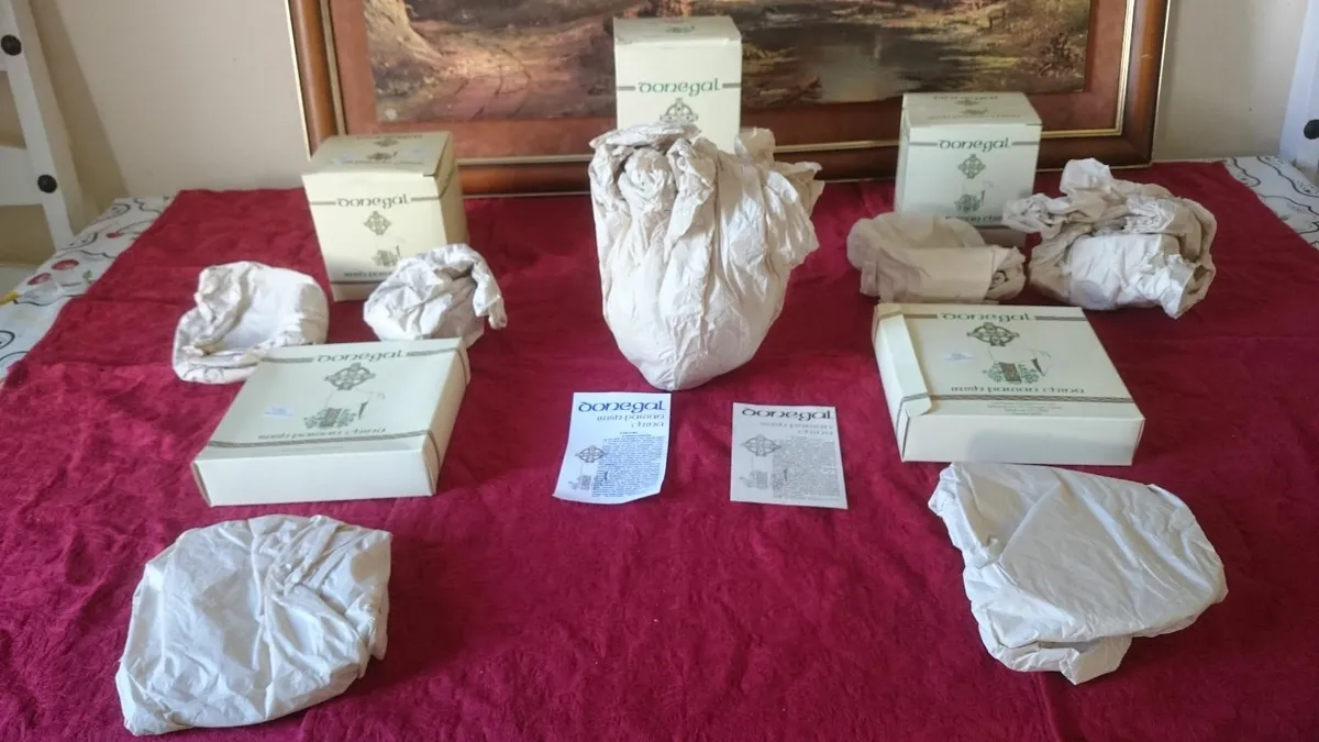 7 Pc. Donegal Parian Ireland Flora Tea Set & Vase - Image 4