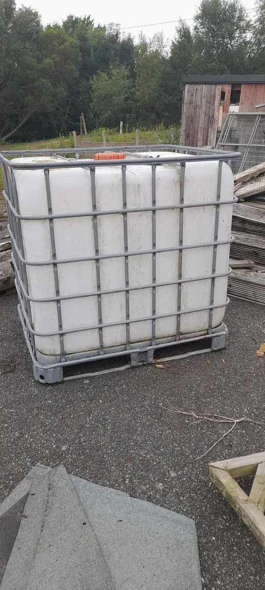 Gates galvanised  and water tanks - Image 4