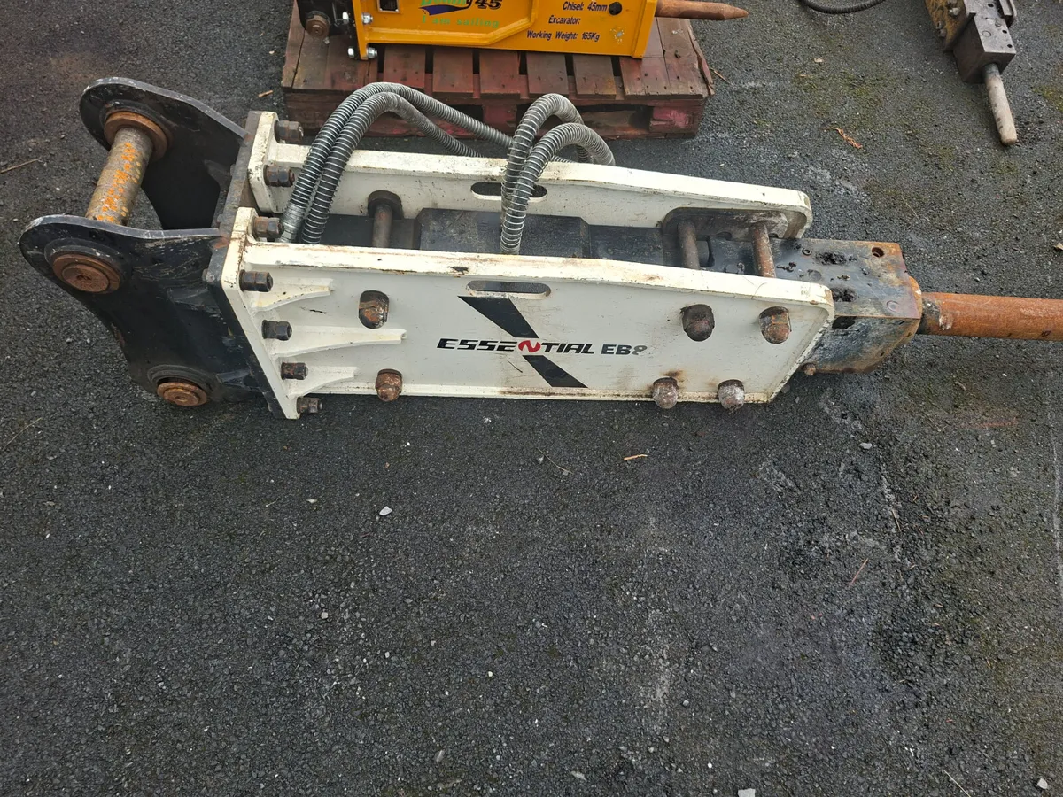 Rock breaker on 65mm pins Very little done - Image 2