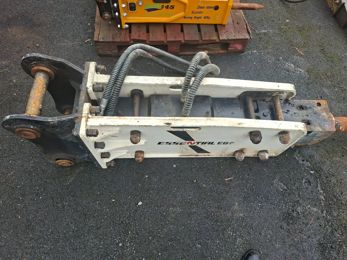 Rock breaker on 65mm pins Very little done - Image 3