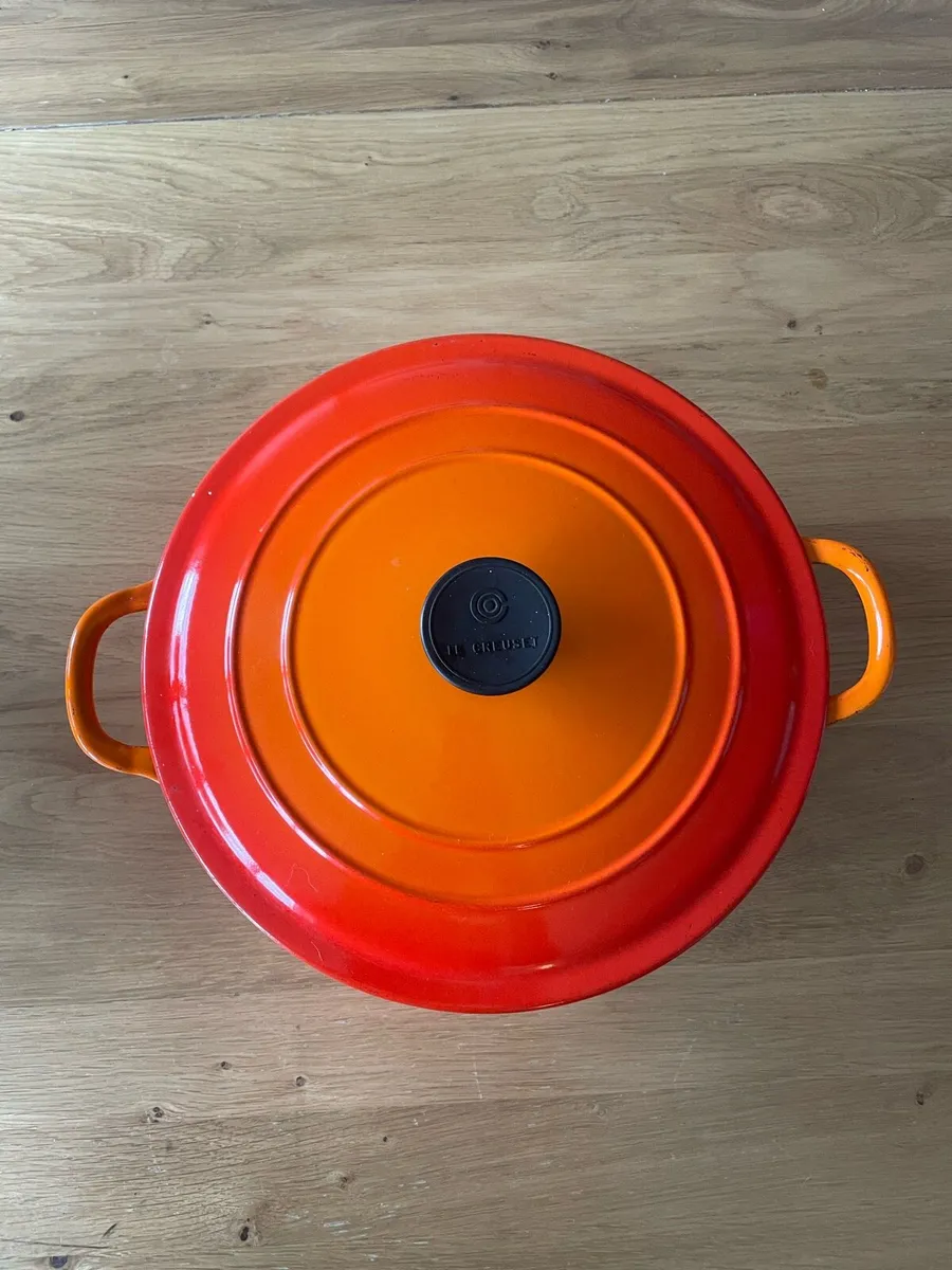 Set of 2 le creuset cast iorn casserole dishes - Image 1