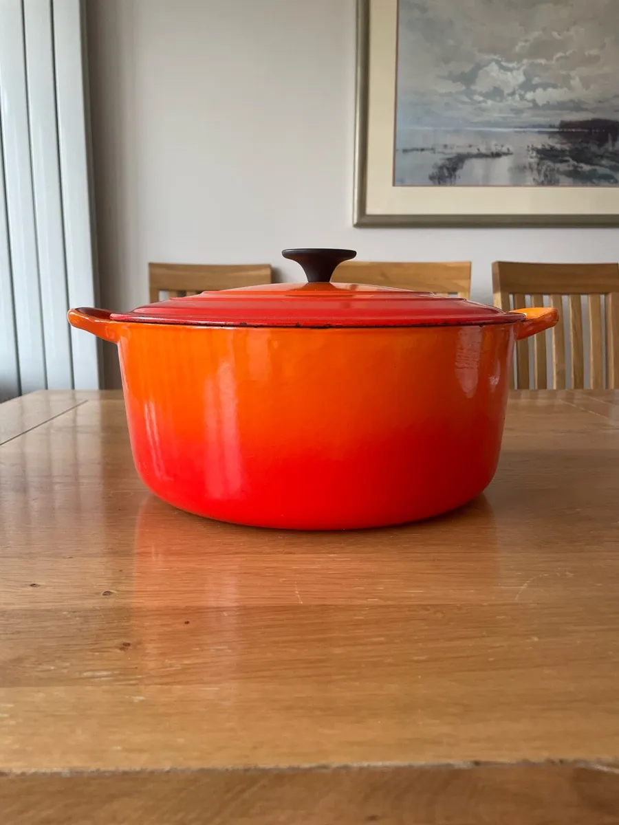 Set of 2 le creuset cast iorn casserole dishes - Image 2