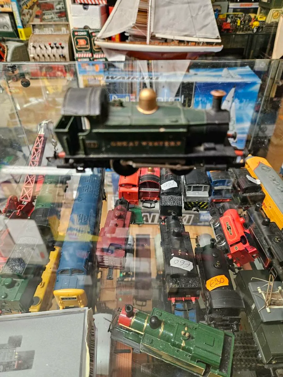 Hornby OO Gauge GWR Tank Engine - Image 1