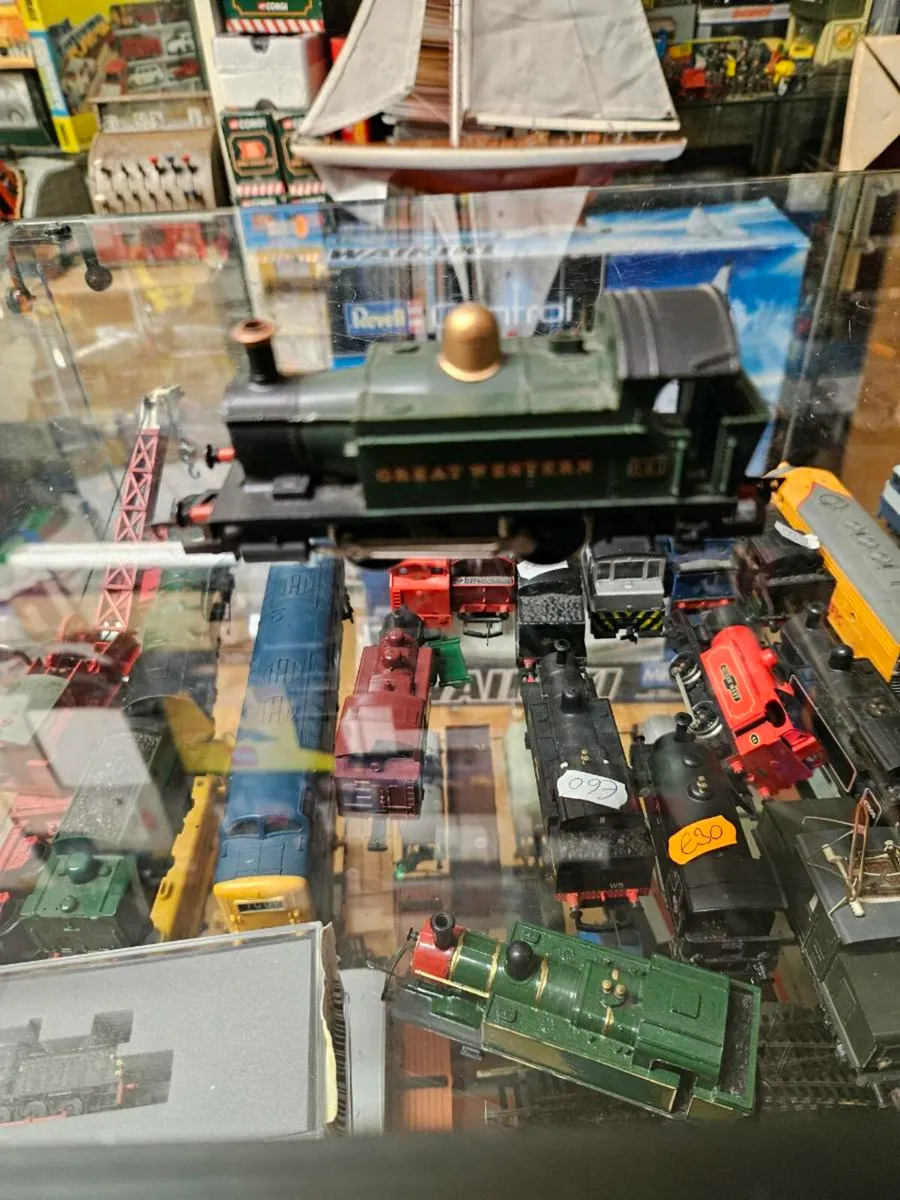 Hornby OO Gauge GWR Tank Engine - Image 3