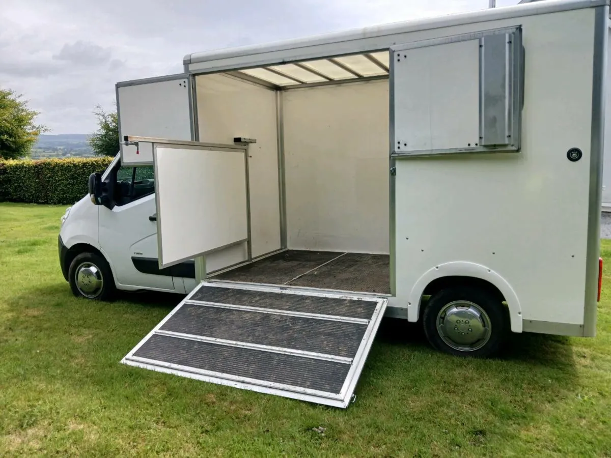 Horse Van - Image 1