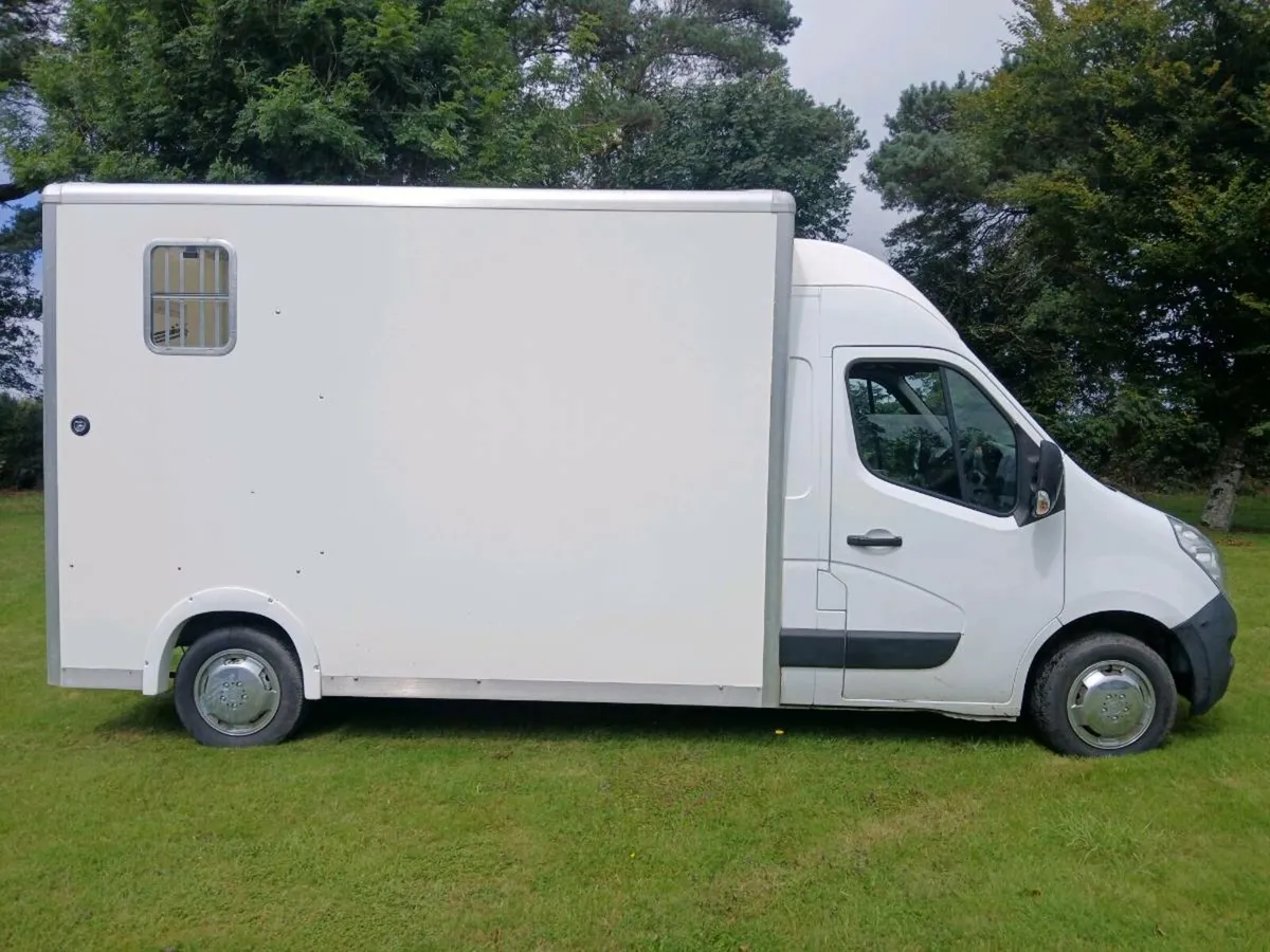 Horse Van - Image 2