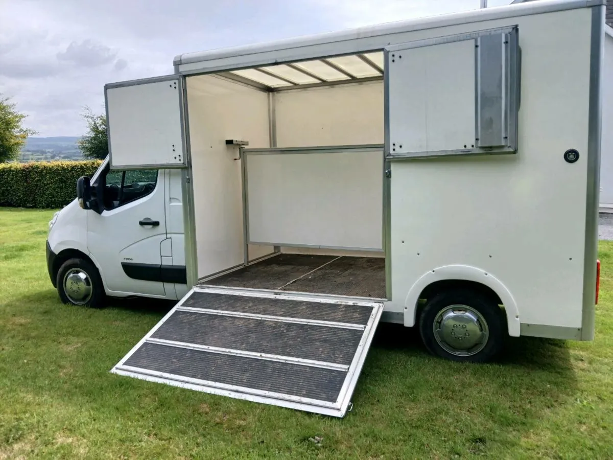 Horse Van - Image 4