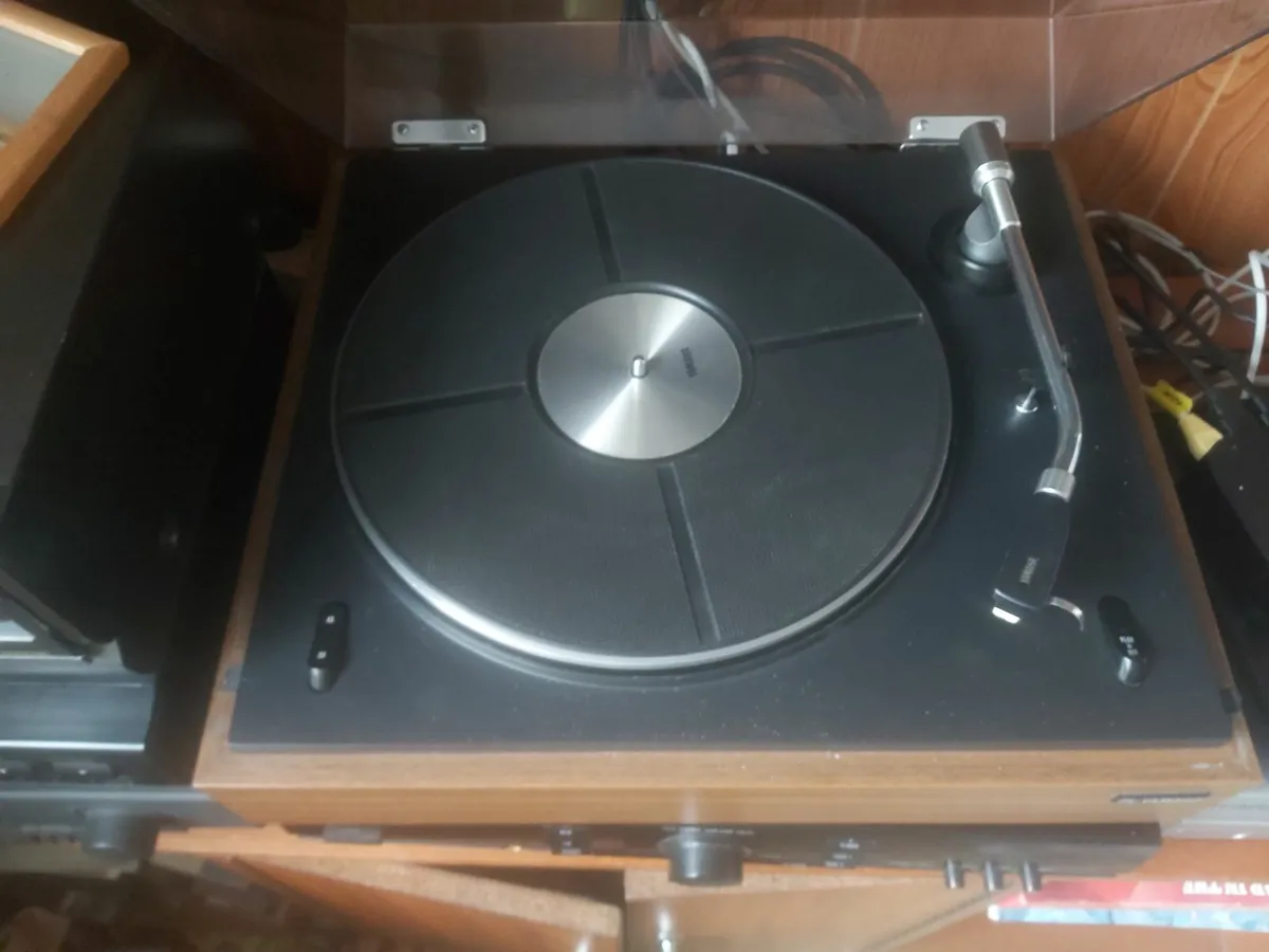 Yamaha vintage turn table - Image 2