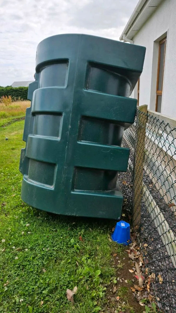 Oil tank - Image 1