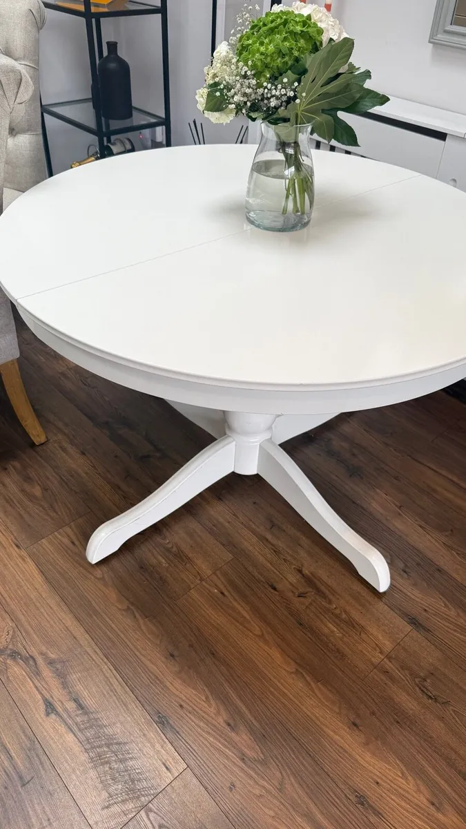 Round Extendable Dining Table - Image 1