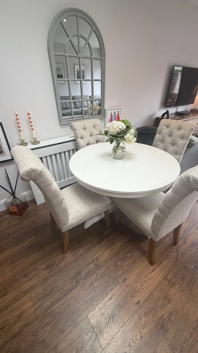Round Extendable Dining Table - Image 2