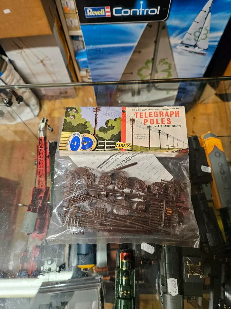 Hornby Airfix Telegraph Poles - Image 1