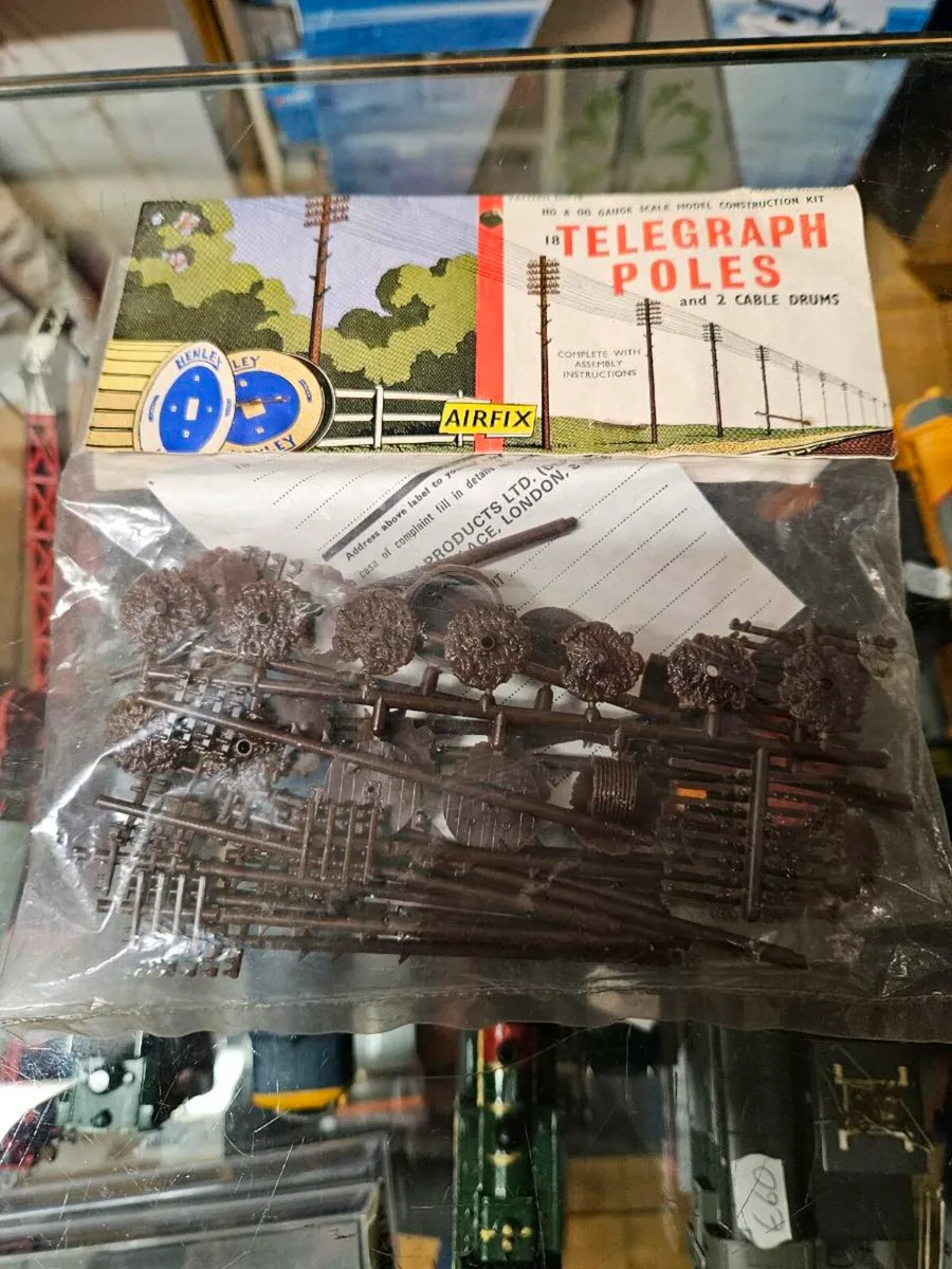 Hornby Airfix Telegraph Poles - Image 2