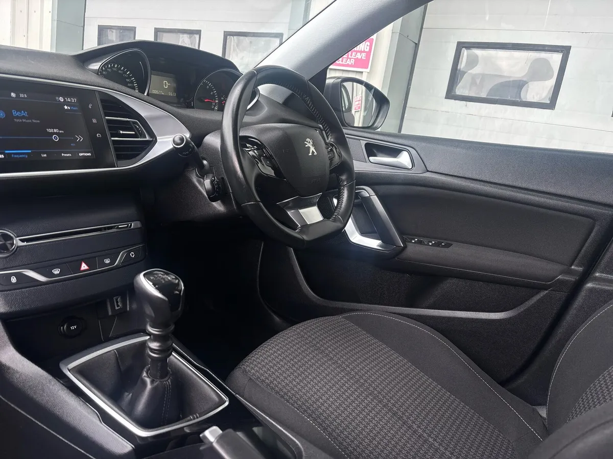 Peugeot 308 2020 - Image 3