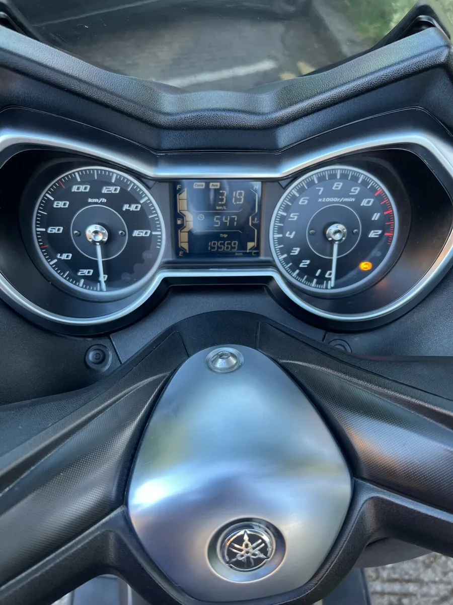 Yamaha XMAX 125 Tech Max (2021) - Image 2