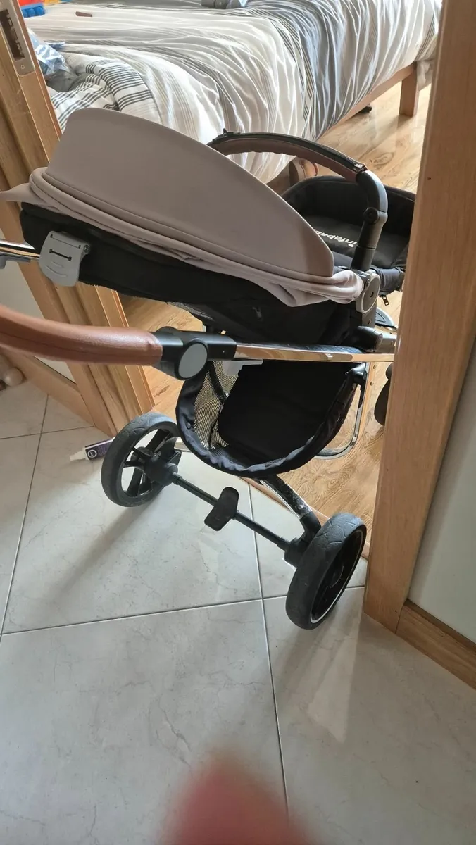 Pram travel system - Image 2