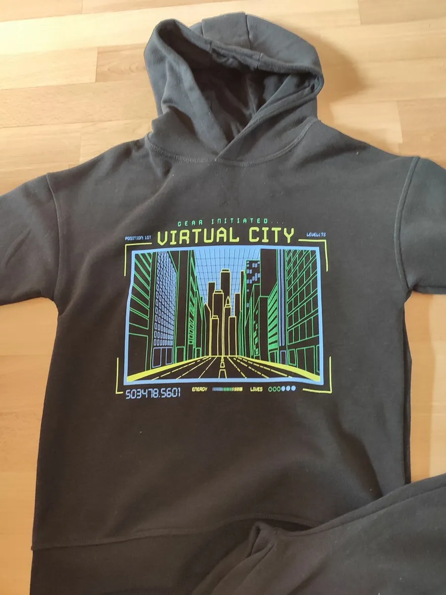 Hoodie + 2 pants - Image 1