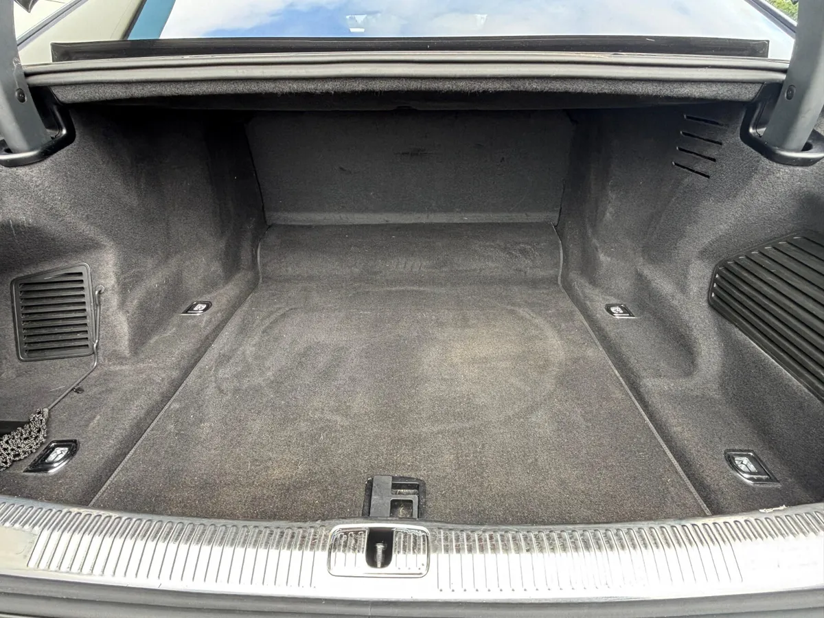 Audi A8 2020 - Image 2