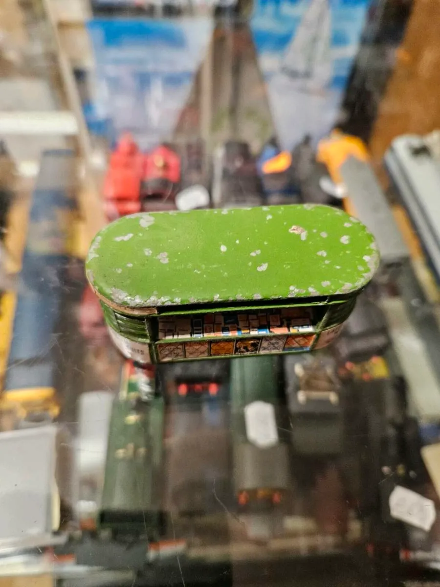 Hornby OO Gauge Platform Kiosk Metal - Image 2