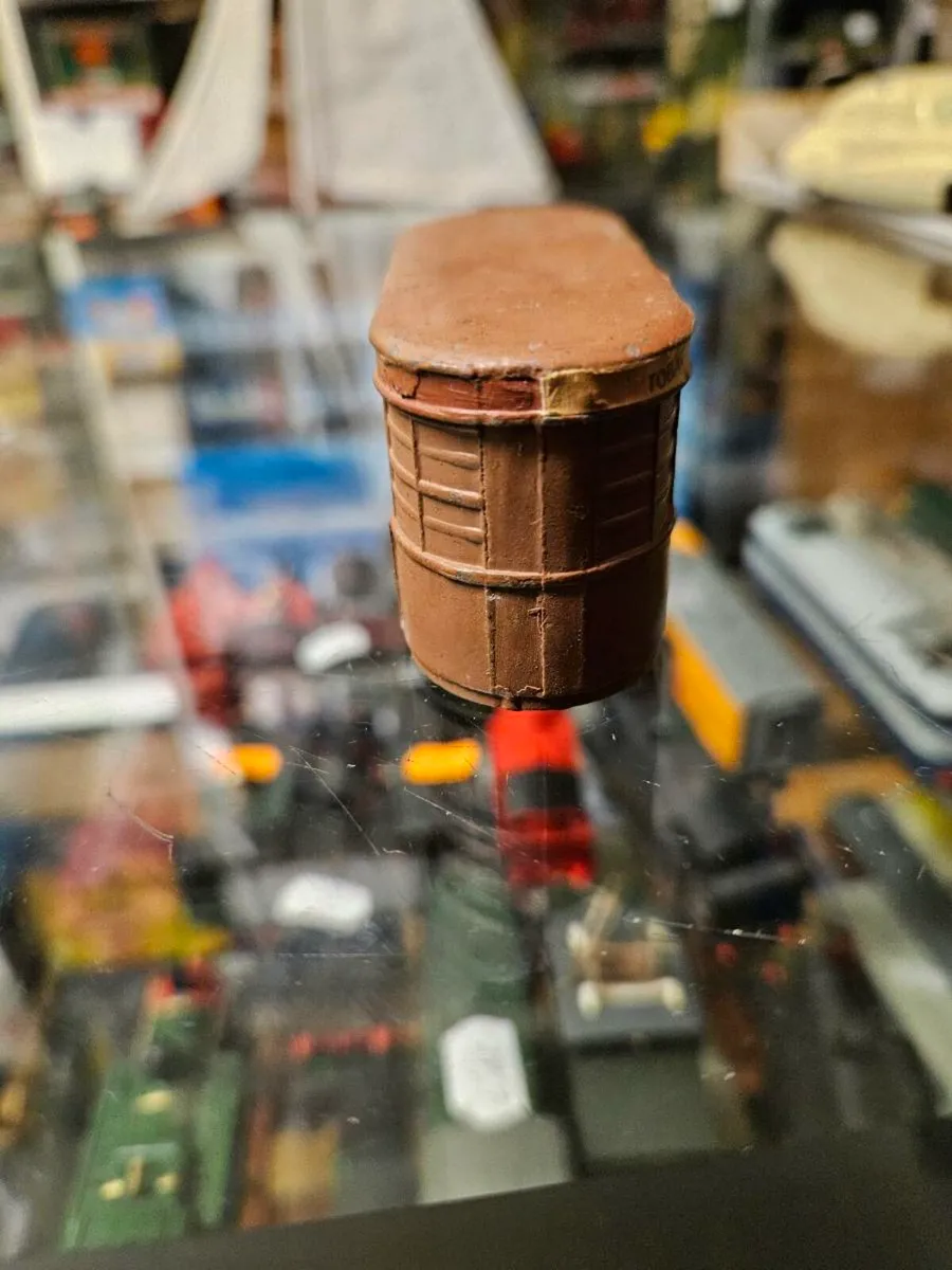 Hornby OO Gauge Platform Kiosk Metal - Image 3