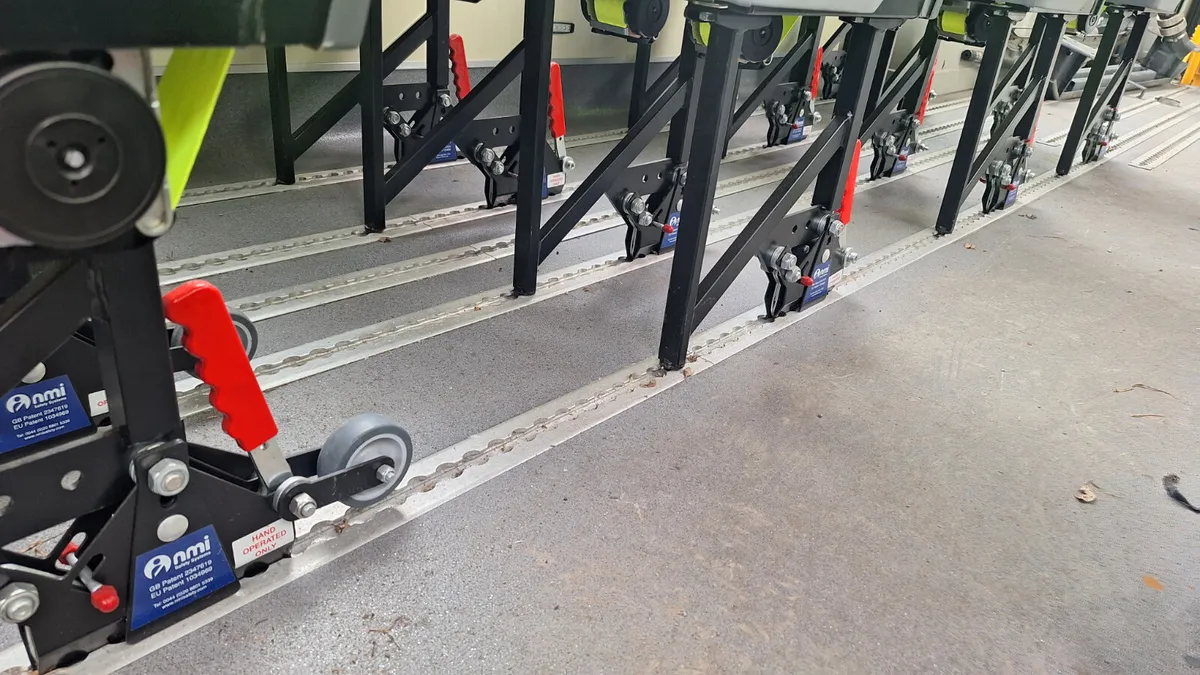 10 x Quick Release Seats - Image 3