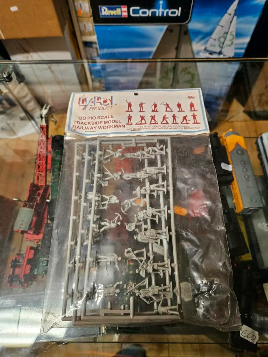 Hornby Dapol OO Gauge Trackside Workers - Image 1