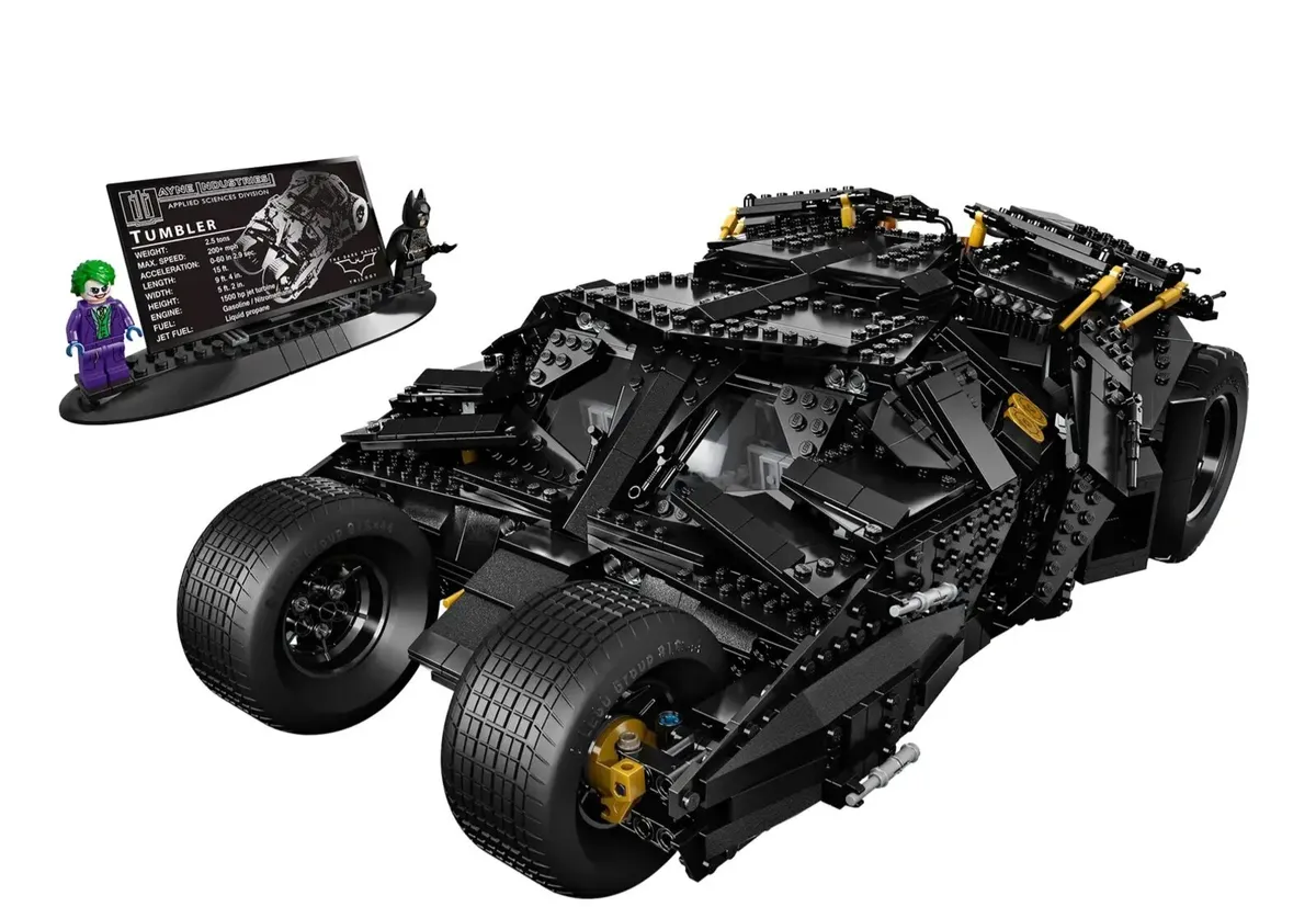 LEGO Batmobile Tumbler 76240 - Image 3